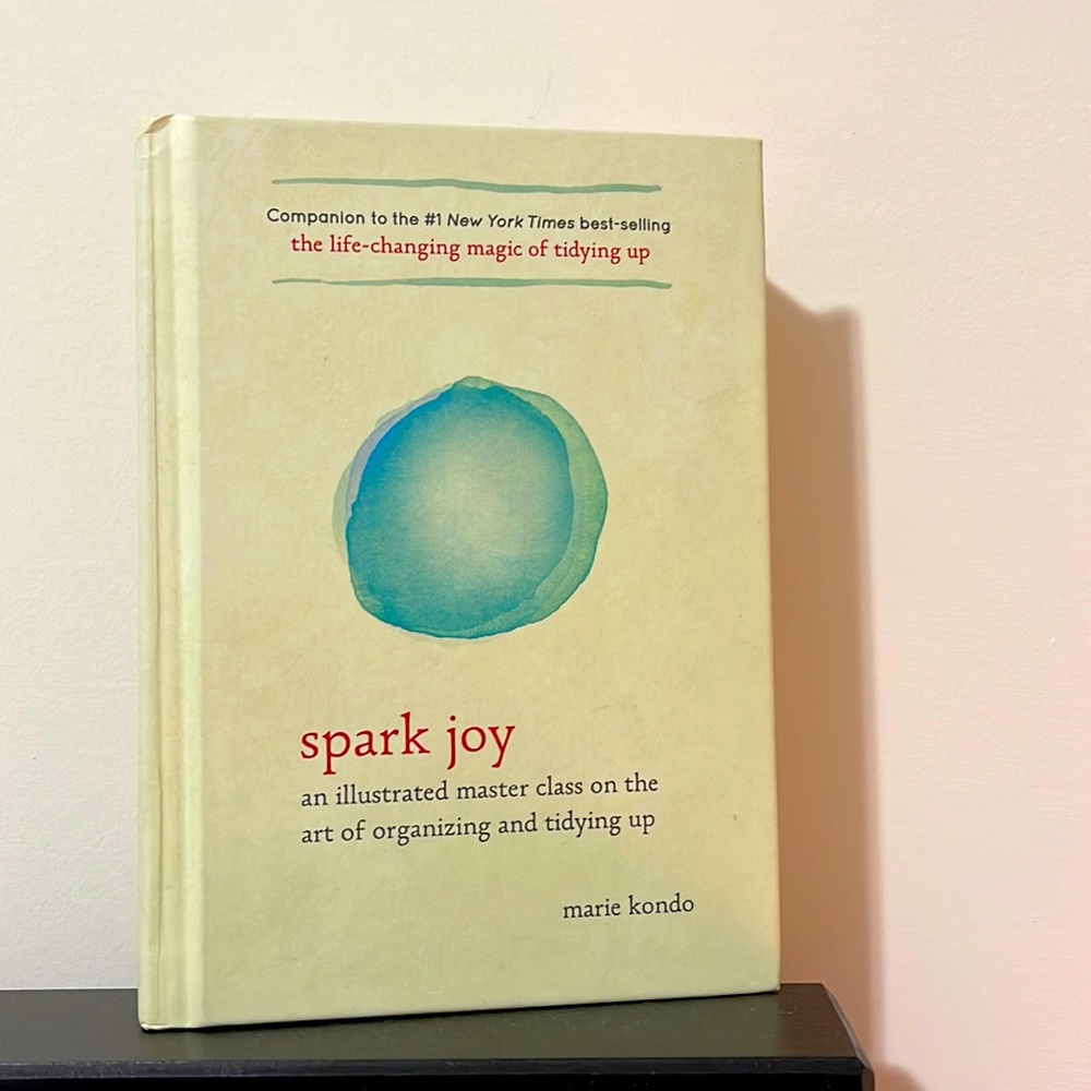 House & home - cleaning and organizing book by Marie Kondo